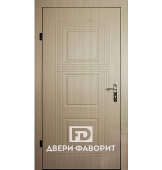 Металлическая входная дверь с отделкой светлым МДФ